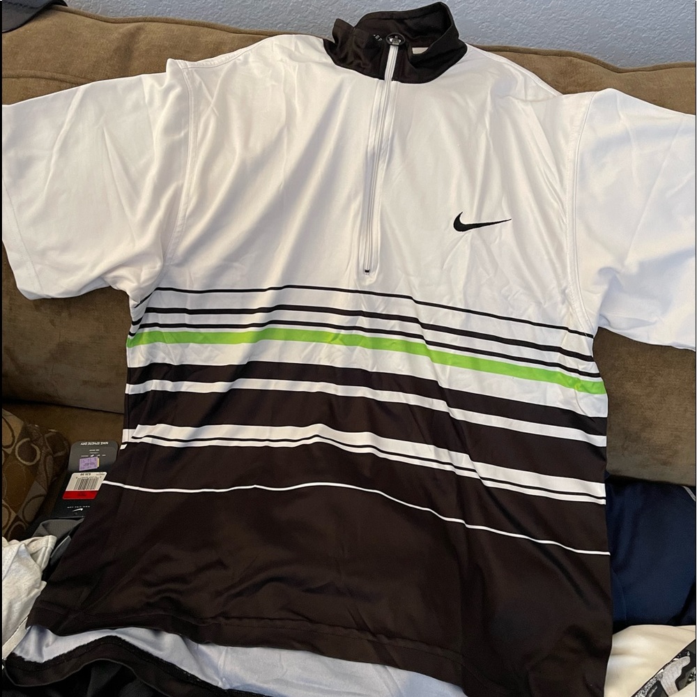 NIKE ANDRE AGASSI TENNIS SHIRT IN BLACK/WHITE COLOR SIZE LARGE MENS